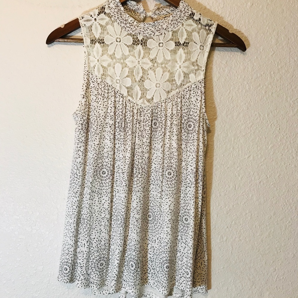 Wallflower women tops size M